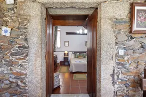 Casa vacanze 'Azenha Da Lagoa Negra' con vista lago, piscina privata e Wi-Fi - Image 3