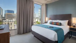 1 Bedroom in the heart of Austin Amazing Rooftop Pool! - Image 4