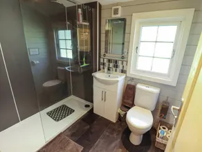 Dollys Hideaway Cabin - Image 2