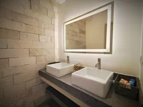 1st Luxury Warehouse - Image 2