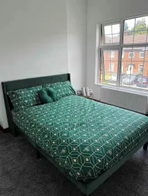 Spacious 4 Bedroom House close to Birmingham City Center - Image 3