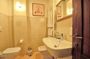 1800-tallet stenhus med privat pool i Valdichiana - Image 2