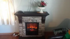 Maison de campagne avec rivière qui coule - Image 2