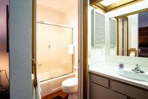 Freshly remodeled, ski-in/ski-out condo with pool, hot tub, & clubhouse - Image 3