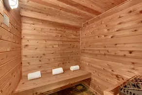 7 soveværelser + Stue + 5 badeværelser, boblebad, sauna, damp, poolbord og meget mere! - Image 3