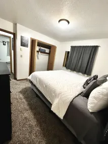 Luxury 2 BR Apt w/ King Bed - Image 3