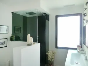 Skøn privat feriebolig for 8 personer med WIFI, klimaanlæg, pool, TV og terrasse - Image 2
