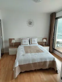 Appartement Avec Terrasse Face au lac - Image 4