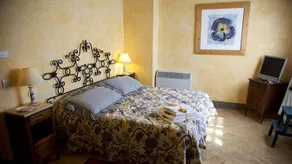 Rosa, Proprietà Umbria Con Piscina Privata & Spa, giardini, posti auto privati - Image 5