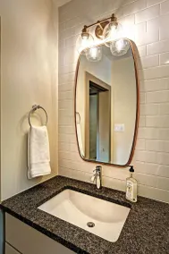 Sunny Executive Carriage House / Guest House ligger i Blue Bell, PA. - Image 4