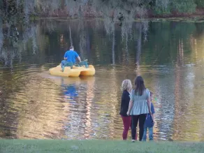 Beautiful Lake House on Cowpen Lake w/Private Fishing Pond Boat Rental Available - Image 3