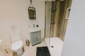 A pet friendly Roundhouse cabin with electric hot tub. - Image 3