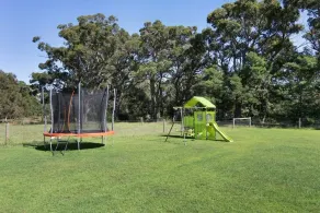 Spacious country home with all the mod cons, perfect for families or couples. - Image 4