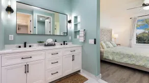 Luxuriously updated condo with easy access to the beach, restaurants and shops  - Image 3