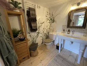 Laid Back Luxury in a Stunning Village, Walking Distance to Restaurants - Image 3