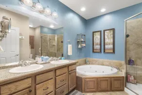 Lakefront condo!  Close to Big Cedar, Thunder Ridge, SDC, and Branson. Pool! - Image 3
