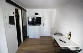 Superbe studio refait à neuf en plein centre de Paris - Image 3