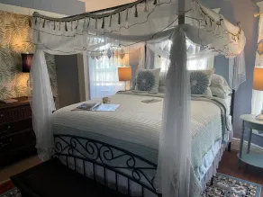It's A Wonderful Life - Main St Penn Yan - Walk to Shops & Dining - Hot Tub - Pets OK - Seneca & Keuka Lake - Image 3