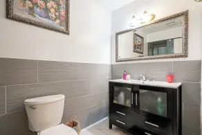 Cheerful 3 bedroom bungalow(basement included) - Image 3