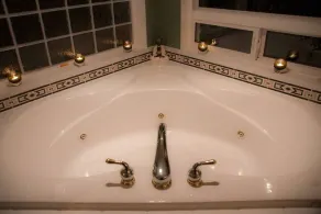 Oceanview Guest Suite with Large 2 Person Soaker Tub - Image 2