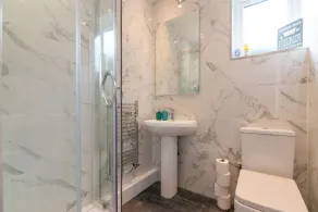 Amazing 6 Bedroom Holiday Home Sleep 11 Manchester CIty Manchester Airport - Image 3
