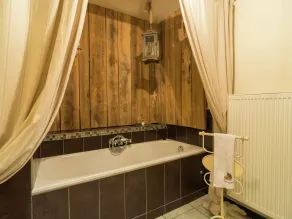 Quaint Holiday Home in Bièvre in the forest - Image 3
