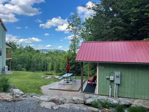 Helt ny! Ski-in Sugarbush / Mount Ellen Cabin / Tiny House på 3. 2 Acres - Image 5
