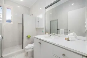 3BR 3BA Pool *DownTown * Short Walk to Beach* - Image 3