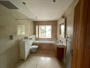 Unique villa and 2 guest houses with pool, garden & parking - Image 4