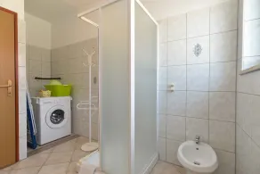 Holiday apartment with communal pool and air conditioning - Image 5