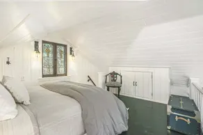 Birdie Cottage: Charming Saugatuck Cottage, Walk to Downtown, Screen Porch - Image 4