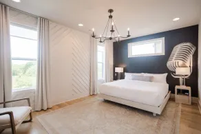 Private Heated Pool-Firepit-Close to Broadway-Rooftop Skyline Views-Art Murals - Image 5