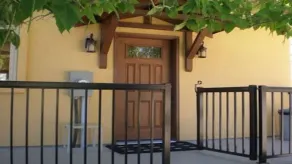 1 BR guest house overlooking a beautiful vineyard  - Image 5