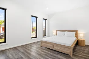 Spacious 4-Bed Home with Private Outdoor Area - Image 5