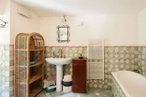 GuestHost - Charming country house that can host up to 11 people, a 6km drive from Gubbio, with large garden, terrace and parking space.The villa (recognised by the Superintendence of Cultural Heritage and Activities) comes with large and bright rooms, f - Image 2