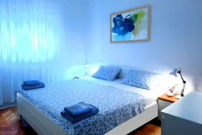 Apartment directly by the sea with a private pool, sea view & garden - Image 4