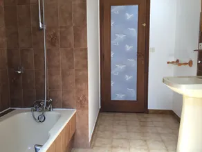 Large family home (15 people) with swimming pool - Image 3