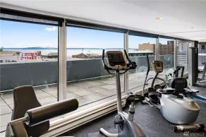 Walk to everything: Pike Place Penthouse, Seattle - Image 5