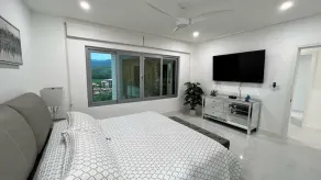 Oceanfront Penthouse, Unbelievable Views - Luxury 4BR/4.5BA with pool table - Image 5