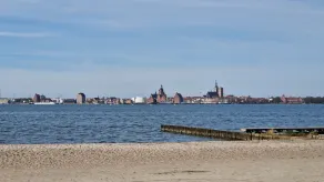 Vicino alla casa per le vacanze al mare in una posizione tranquilla sul campo con una spaziosa terrazza in legno - Image 5