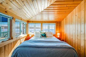 Waterfront Home on Puget Sound w/ Stunning Mount Rainier View, & Deck - Image 4