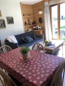 Large, cosy studio with indoor and outdoor pool and bicycles 10 minutes' walk from the village  - Image 4