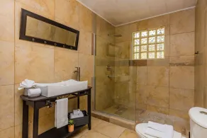 Beautiful 4BR 3BA Villa w/ Private Pool & Jacuzzi - Image 4
