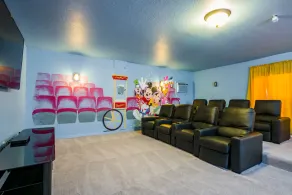VRBO RESTE ICI !!  2. 5 milles à Disney! Salle de cinéma, piscine privée de Mickey! - Image 2