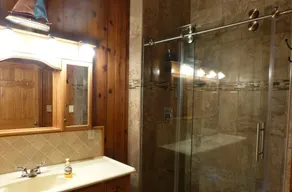 Cardinal Pines Luxury Lakefront Cottage by Beautiful Halls Lake! - Image 4