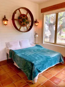 Beautiful River House-King Bed-Spacious Patio and Hot tub overlooking Lake - Image 5