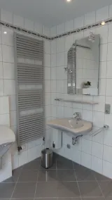 Spacious apartment in a quiet location - Image 3