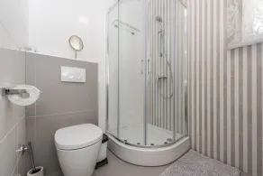 Luxury Villa for 18 with Private Heated Pool near the Beach - Image 4