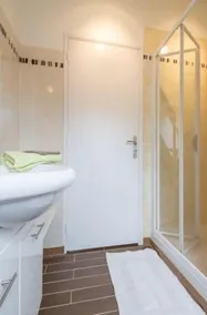 Casa rural con jardín, juegos y bicicletas en un entorno tranquilo y característico - Image 4