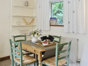 2 bedroom accommodation in Shillingford, near Bampton - Image 5